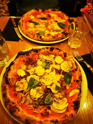 Top one is vegetarian Margherita and bottom one is vegan Umami at Marcus Pizze Amore in Paris