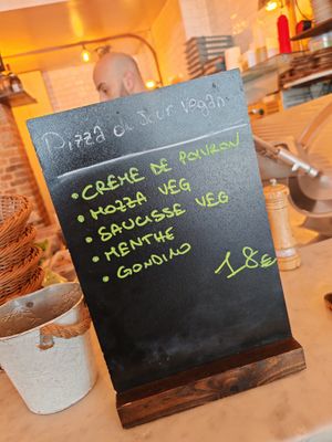 Daily pizza at Marcus Pizze Amore in Paris