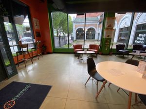 very inviting atmosphere  at Kwench Juice Cafe in Chattanooga