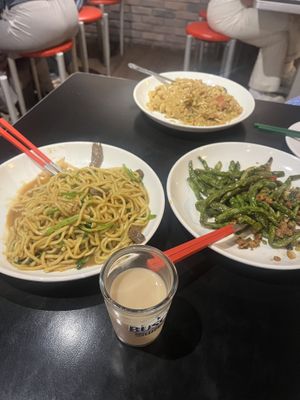 Beef noodles and sausage fried ricee  at Chao 炒炒蔬食熱炒 in Taipei