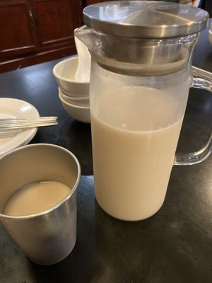 Rose oat milk tea 🥰🥰 they made a new jug for me since it was sold out 💜  at Chao 炒炒蔬食熱炒 in Taipei