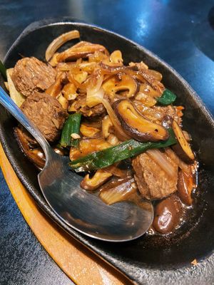 Beef stir fry  at Chao 炒炒蔬食熱炒 in Taipei