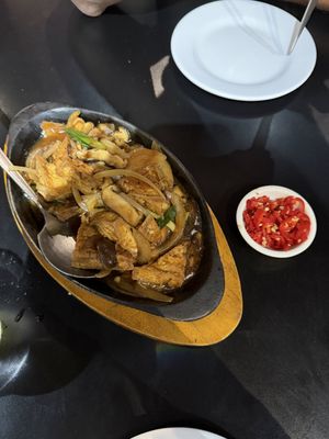 Black pepper sizzling tofu  at Chao 炒炒蔬食熱炒 in Taipei
