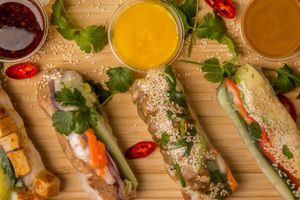 Vegan summer rolls and sauces at Crazy Rolls in Frankfurt