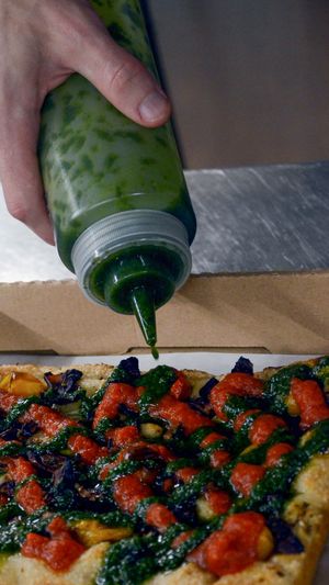 Rocket Science (Rucola, Petersilie, Basilikum, Zitronenschale)
Sauce On Top - created by Moritz Stiefel at Disco Pizza in Luzern