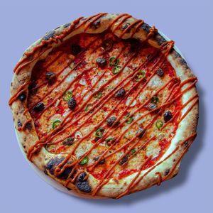 Naples Style Pizza: Body Heat
Tomatensauce, NoMoRella, Peperoncini, Oliven, Knoblauch, Olivenöl, Basilikum. // Sauce On Top: Mellow Veg at Disco Pizza in Luzern