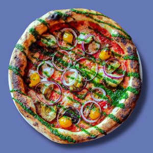 Naples Style Pizza: Prince Kiss
Tomatensauce, NoMoRella, Grillgemüse, Artischocken, getrocknete Steinpilze, rote Zwiebeln, Olivenöl, Basilikum. //
Sauce On Top: Rocket Science at Disco Pizza in Luzern