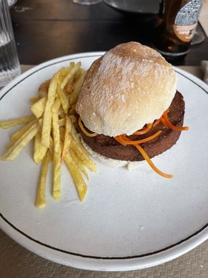 Hamburguesa vegana   at Mur Marxinal in Ourense