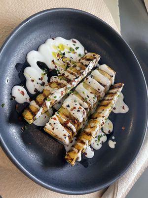 Calabacín a la plancha con salsa de yogur   at Mur Marxinal in Ourense
