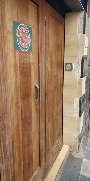 In case you have trouble finding the place, right next to the castle Esplanade 😁 at Viva La Vegan in Edinburgh