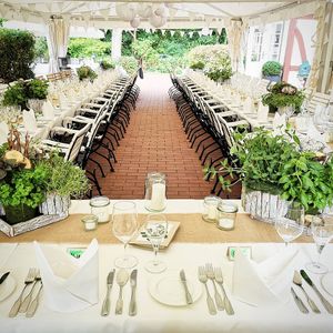 Terasse mit U Setting für 50 Personen  at Berggasthaus Niedersachsen in Gehrden