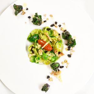 Rosenkohl, Hagebutte und schwarze Nüsse  at Berggasthaus Niedersachsen in Gehrden