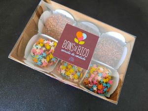 Caixinha de brigadeiros pra presente at Cozinha Bons de Bico in Ipojuca