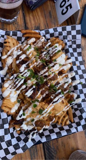 The OUTSTANDING loaded fries with Prime Rib 🤤  at Sunny's Backyard in Austin