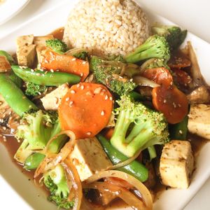 Healthy Stir Fry at Loving Hut - King St in Honolulu