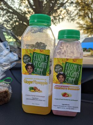 Yummy drinks at Eliza's Vegan Café in Florence