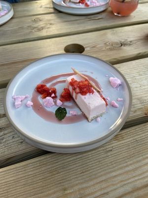 2021 5th course: strawberry mousse parfait at Kasvio in Utrecht