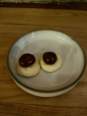 Little surprise after dinner: shortbread with a date bonbon at Kasvio in Utrecht