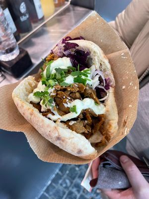 Shawarma Sandwich mit Knoblauchsoße  #Veganuary at Nana Express in Frankfurt