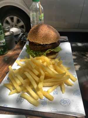 Veganer bacon beef burger  at The Vegan Regime in Istanbul