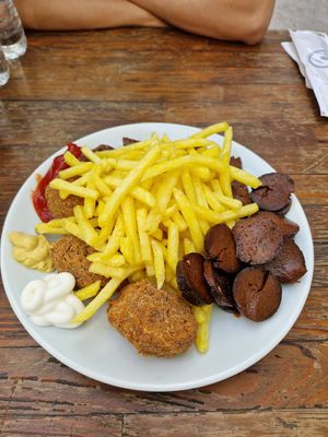 Starter plate for two. Crispy chicken, sausage, köfte and fries at The Vegan Regime in Istanbul