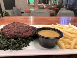 Wow this steak was phenomenal! It had bbq charred flavor on the outside and was juicy and flavorful- I never had anything like that since being vegan 🌱   at The Vegan Regime in Istanbul