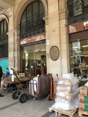 Entrance at Jaime J Renobell in Barcelona