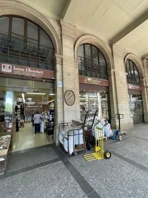Entrance  at Jaime J Renobell in Barcelona