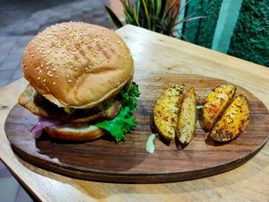 Vegan burger with fresh hand cut potato chips (not deep fried) at Verde in Granada