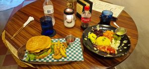 Burger and bowl (Flavourless) at Verde in Granada