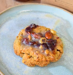 
Recipes for breads made from organic flours, artisanal pastries, pastries, sandwiches and seasonal salads... of course always in 100% vegetable and 100% gourmet versions!
 at Land & Monkeys - Pernety in Paris