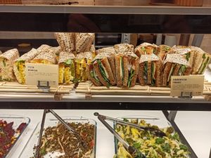 sandwiches, salades at Land & Monkeys - Pernety in Paris