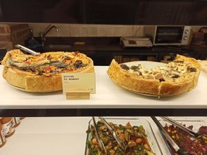 salades, vegetable quiches at Land & Monkeys - Pernety in Paris