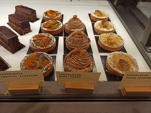 cakes at Land & Monkeys - Pernety in Paris