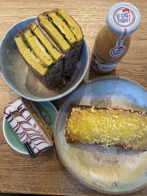   at Land & Monkeys - Pernety in Paris