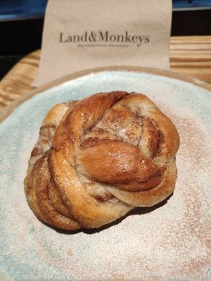 Cinnamon Roll at Land & Monkeys - Pernety in Paris