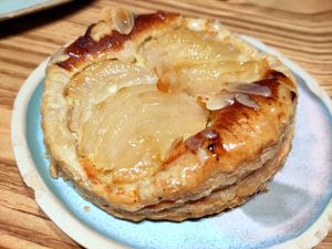 Pear pie at Land & Monkeys - Pernety in Paris