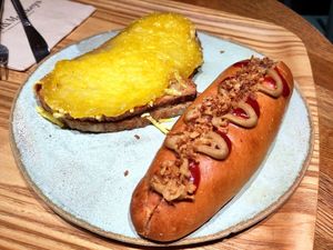 Hotdog and croque-monsieur at Land & Monkeys - Pernety in Paris