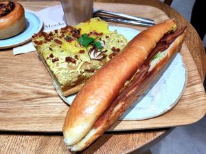 Mimosa-bacon sandwich and foccacia at Land & Monkeys - Pernety in Paris