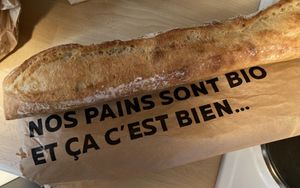 Baguette tradition made with organic flour at Land & Monkeys - Pernety in Paris