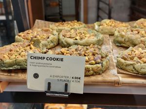 'Chimp Cookie' with pistachios (4€) - didn't try but looked nice at Land & Monkeys - Pernety in Paris