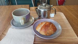 Cinnamon Roll at Land & Monkeys - Pernety in Paris