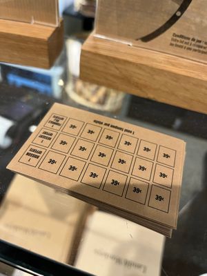 A cada 6 visitas gastando 6 euros, ganha alguma coisa at Land & Monkeys - Pernety in Paris