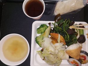 With vegan wrap to take away ($ 170) at Shou-Yu Vegetarian Buffet in Kaohsiung