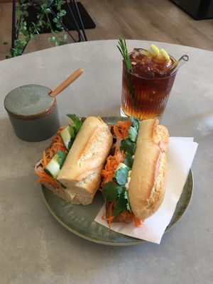 Banh Mi Sandwich und Coldbrew Tonic   at Coffea in Berlin