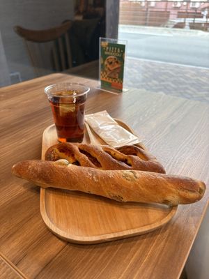 Tomato and olive bread   at Le Pain De Daniel パンダニエル in Fujikawaguchiko