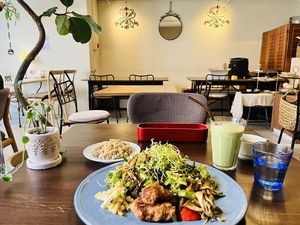 Relaxing atmospheree  at Rainbow Bird Rendezvous in Tokyo