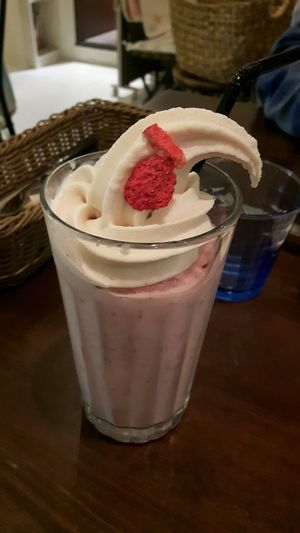 strawberry shake at Rainbow Bird Rendezvous in Tokyo