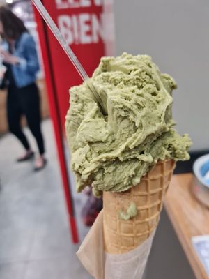 Vegan pistachio and vegan cone at Rivareno - Plaça de la Llotja in Mallorca