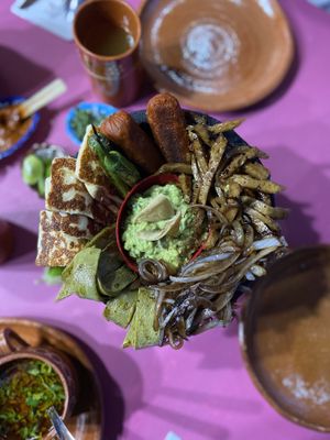 Molcajete 🤤 at VR Cenaduria Vegaba in Mexico City